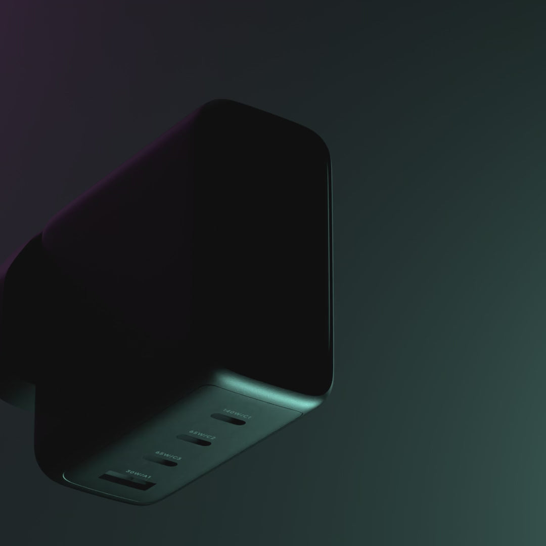 140W Smart Display Laptop Charger product animation